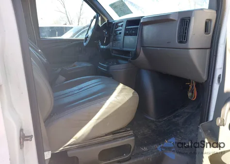 2006 Chevrolet Express Work Van z USA, uszkodzony, nr VIN 1GCGG25V561186387